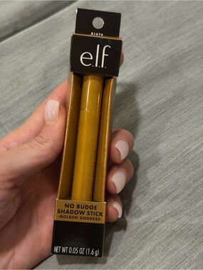 Elf cosmetics No Budge Shadow Stick - Golden Goddess